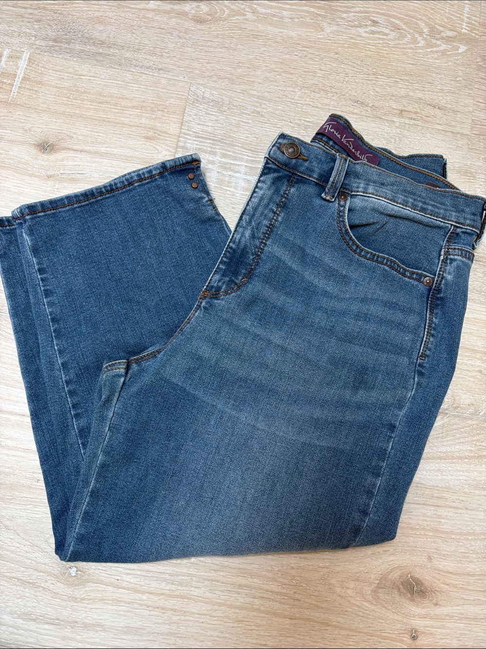 Gloria Vanderbilt Amanda Capri Jeans